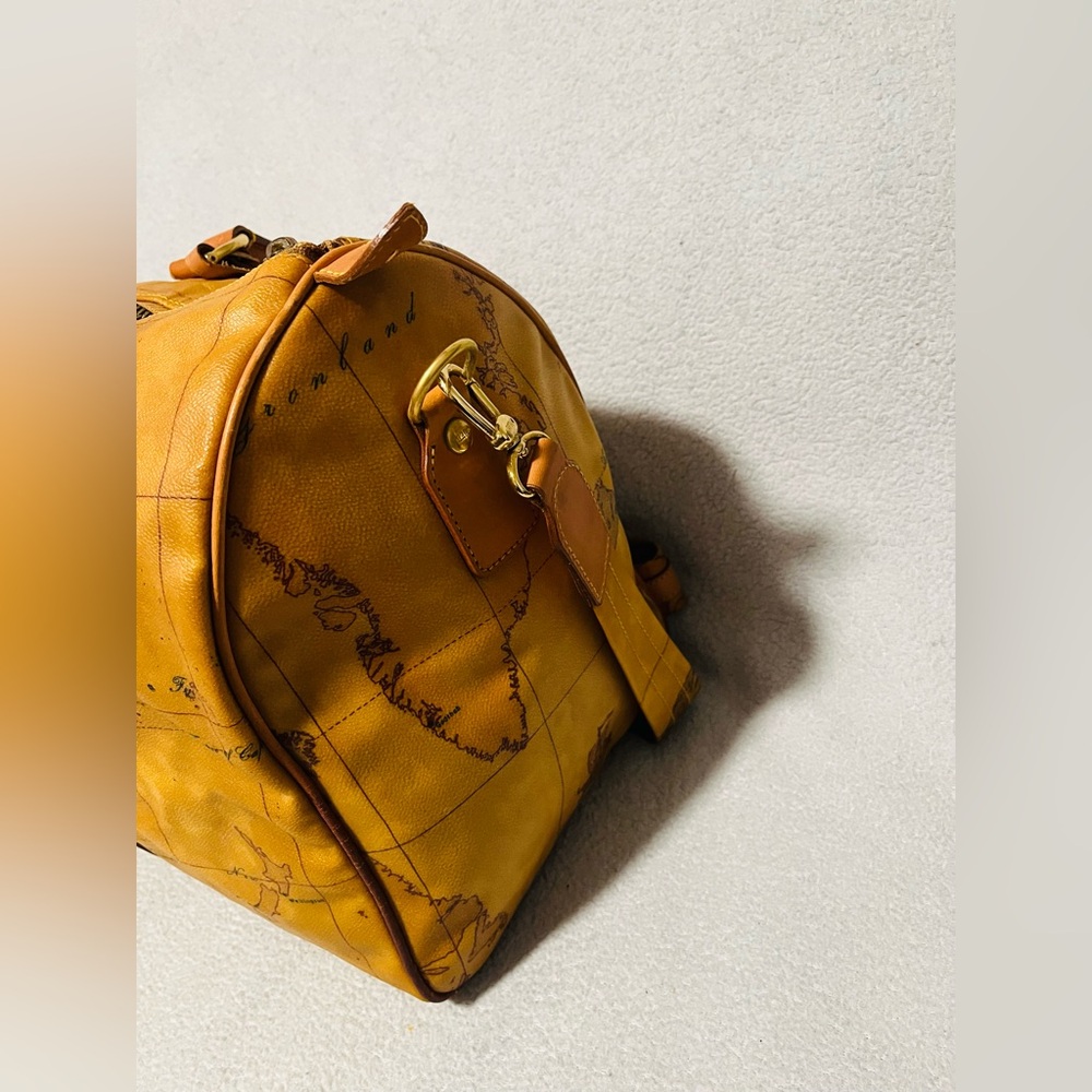 ALVIERO Martini World Map Boston Bag - Picture 8 of 13